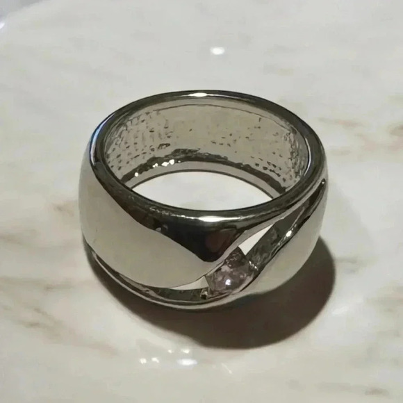 🇨🇦🆕5th Avenue
Swarovski Pink Quartz Crystal Solitaire - Picture 2 of 12